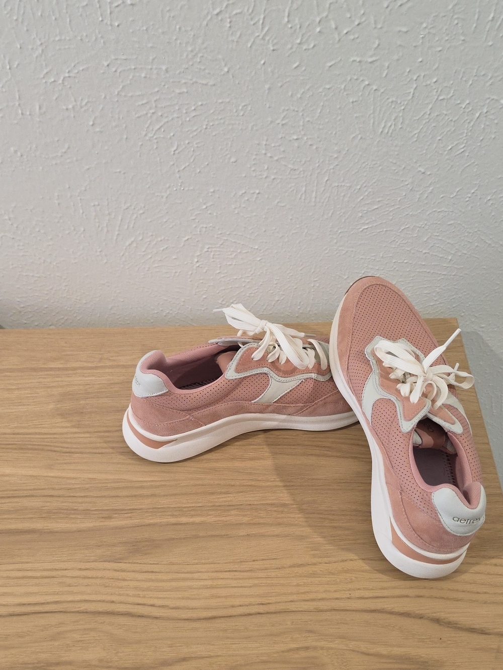 Aetrex Blush Pink and White Women's Sneakers